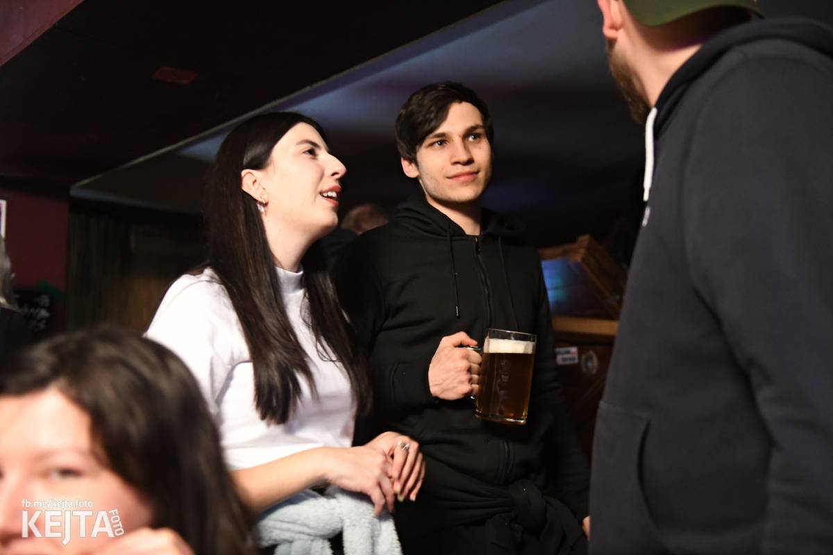 P.S. aneb Pohlavní styk obsadil strahovskou Sedmičku, klub praskal ve švech