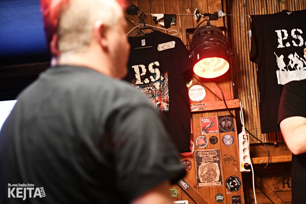 P.S. aneb Pohlavní styk obsadil strahovskou Sedmičku, klub praskal ve švech