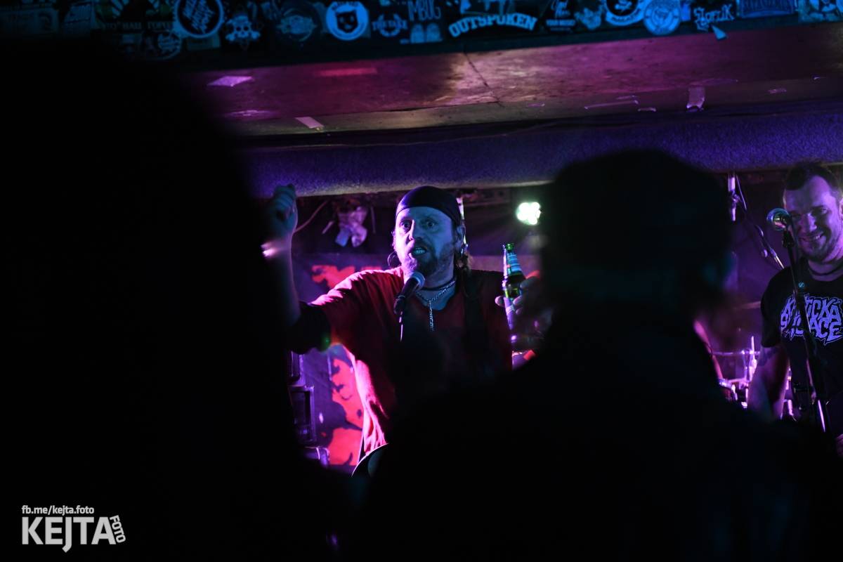 P.S. aneb Pohlavní styk obsadil strahovskou Sedmičku, klub praskal ve švech