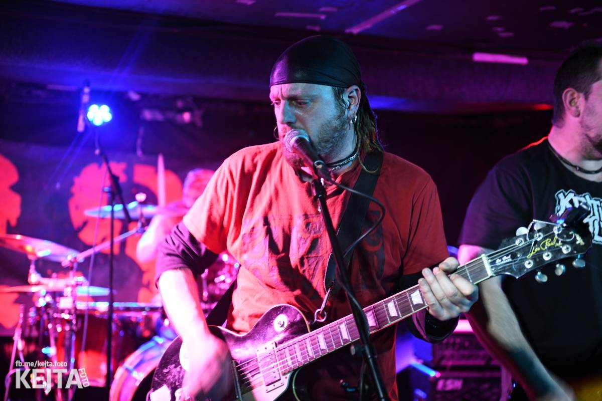 P.S. aneb Pohlavní styk obsadil strahovskou Sedmičku, klub praskal ve švech