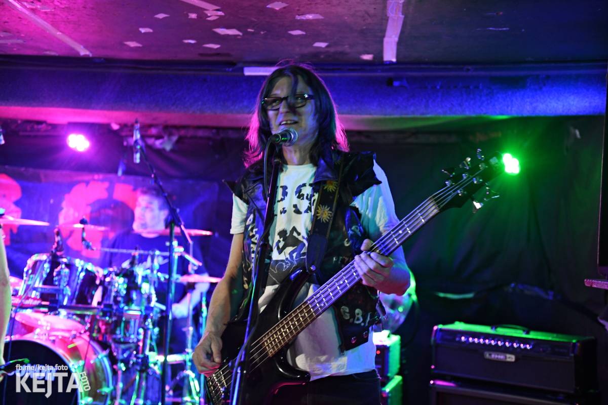 P.S. aneb Pohlavní styk obsadil strahovskou Sedmičku, klub praskal ve švech