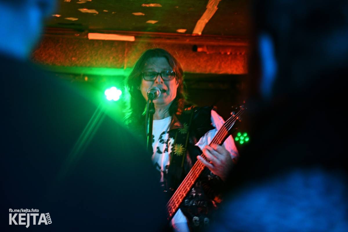 P.S. aneb Pohlavní styk obsadil strahovskou Sedmičku, klub praskal ve švech