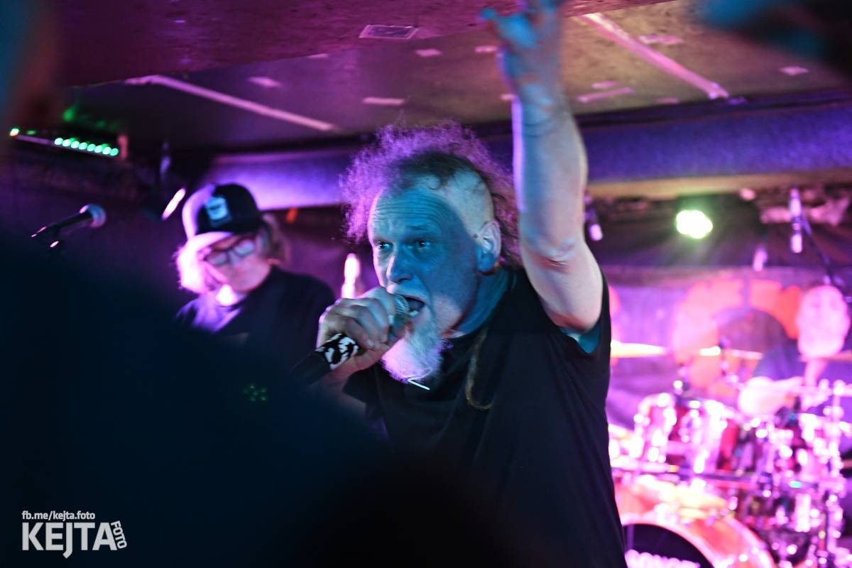 P.S. aneb Pohlavní styk obsadil strahovskou Sedmičku, klub praskal ve švech