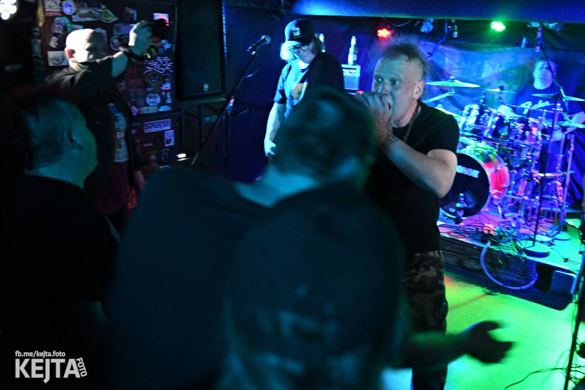 P.S. aneb Pohlavní styk obsadil strahovskou Sedmičku, klub praskal ve švech