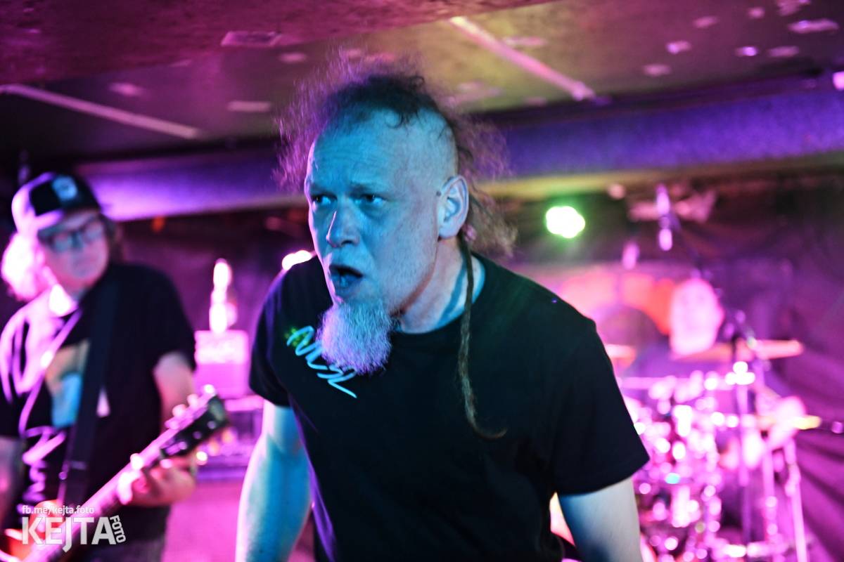 P.S. aneb Pohlavní styk obsadil strahovskou Sedmičku, klub praskal ve švech