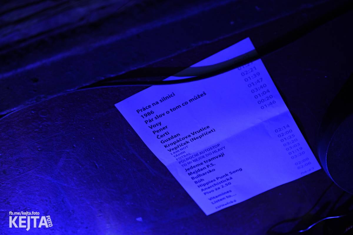 P.S. aneb Pohlavní styk obsadil strahovskou Sedmičku, klub praskal ve švech