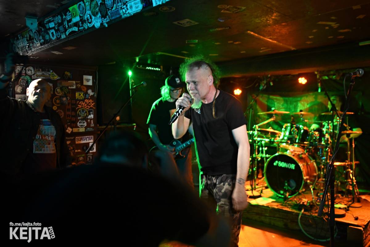 P.S. aneb Pohlavní styk obsadil strahovskou Sedmičku, klub praskal ve švech