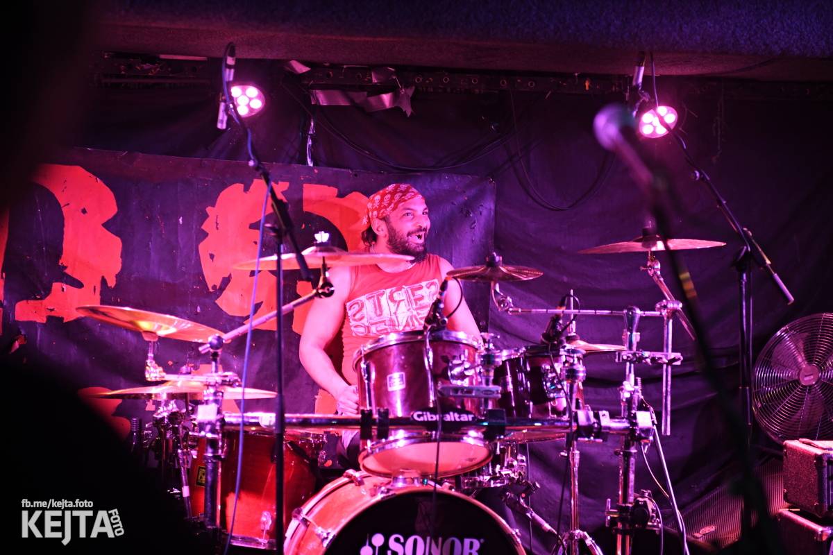 P.S. aneb Pohlavní styk obsadil strahovskou Sedmičku, klub praskal ve švech