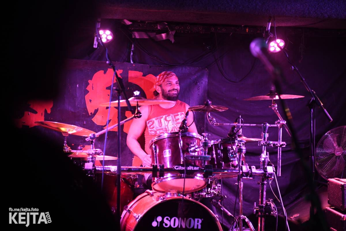 P.S. aneb Pohlavní styk obsadil strahovskou Sedmičku, klub praskal ve švech