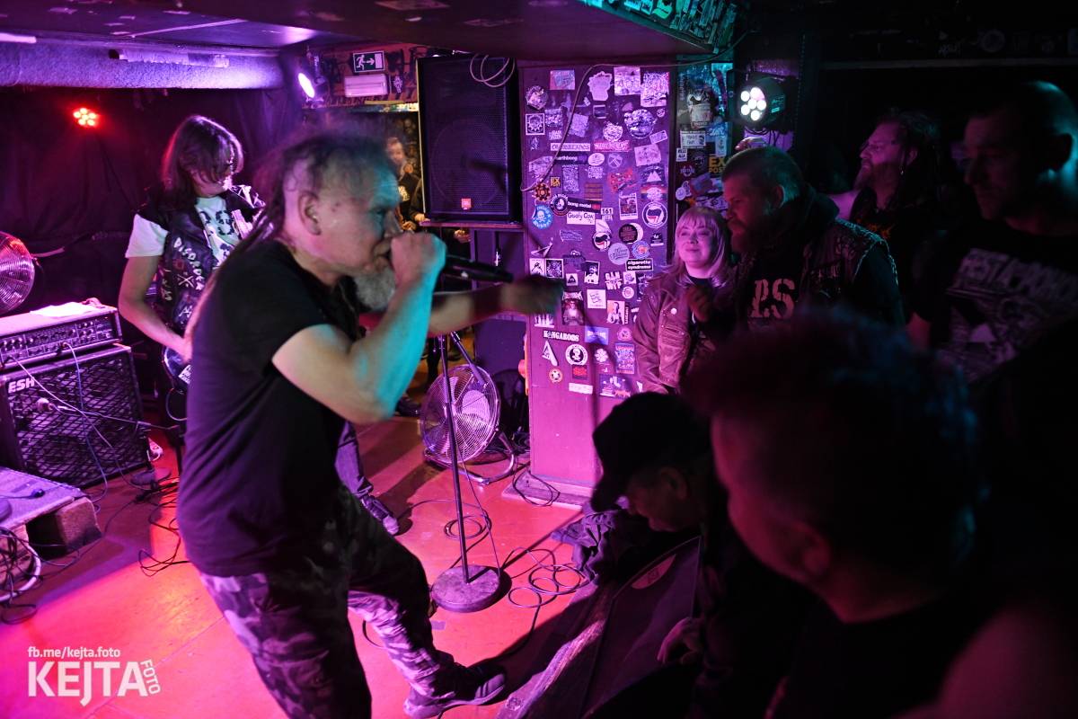 P.S. aneb Pohlavní styk obsadil strahovskou Sedmičku, klub praskal ve švech