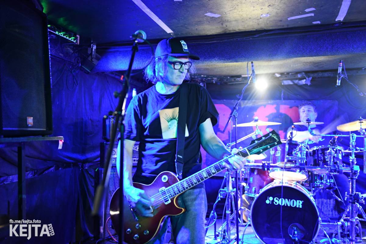 P.S. aneb Pohlavní styk obsadil strahovskou Sedmičku, klub praskal ve švech