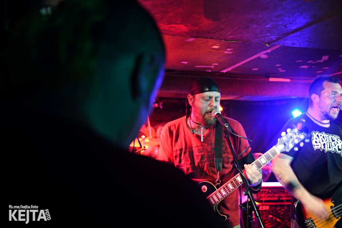 P.S. aneb Pohlavní styk obsadil strahovskou Sedmičku, klub praskal ve švech