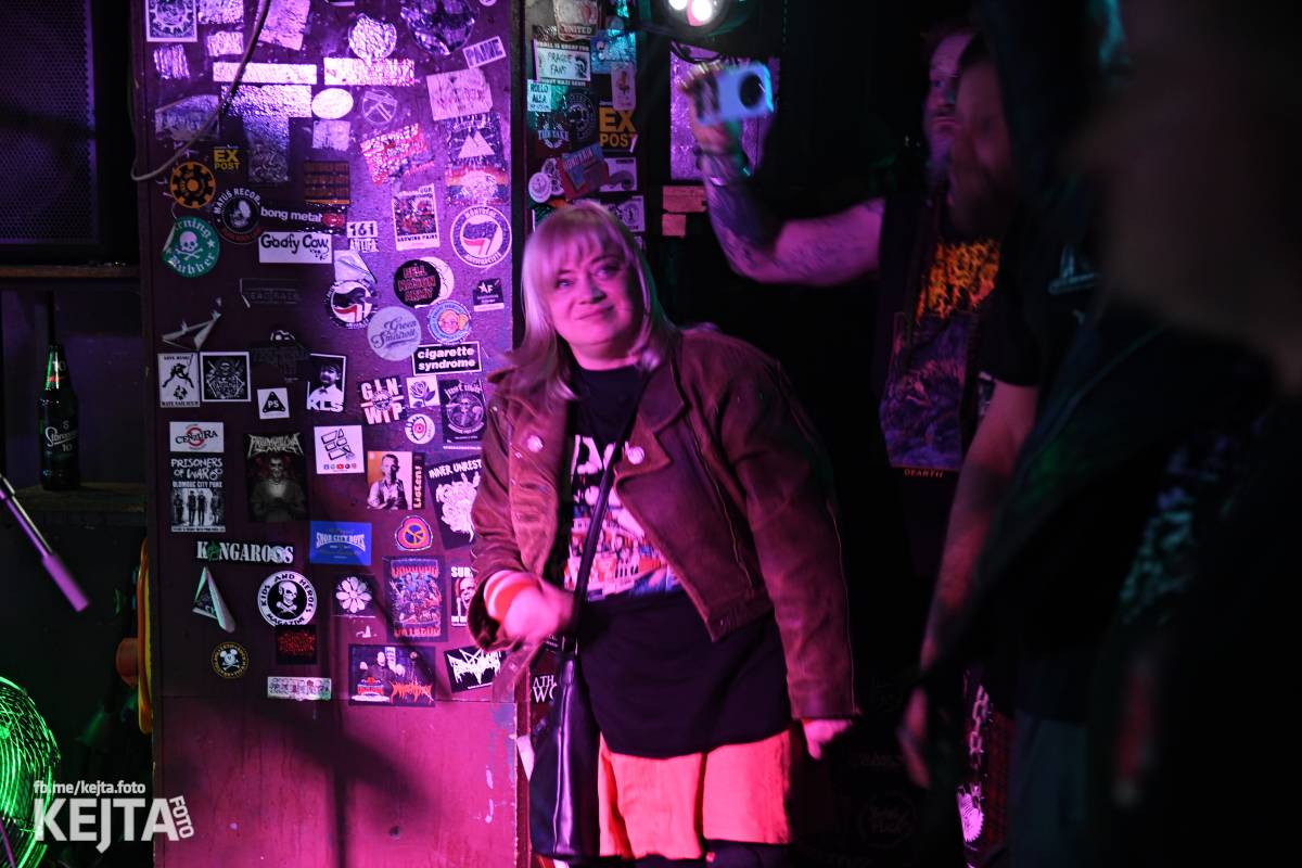 P.S. aneb Pohlavní styk obsadil strahovskou Sedmičku, klub praskal ve švech