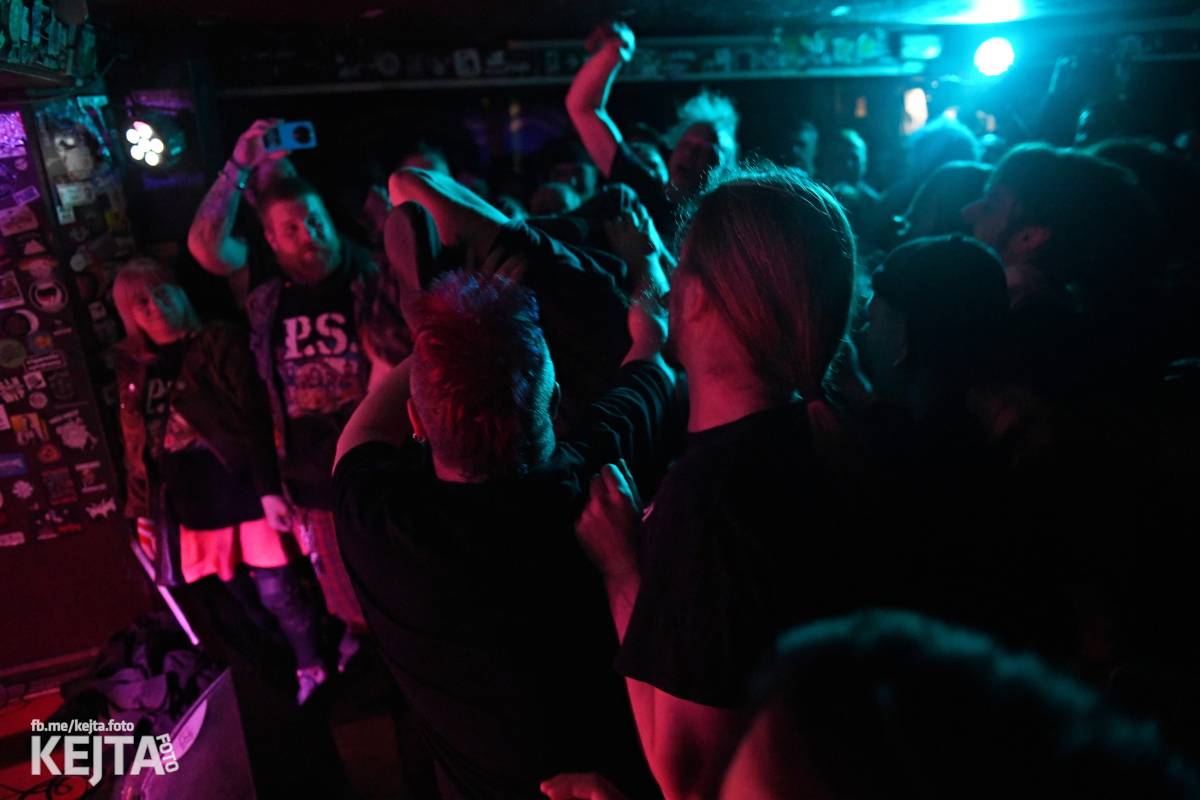 P.S. aneb Pohlavní styk obsadil strahovskou Sedmičku, klub praskal ve švech