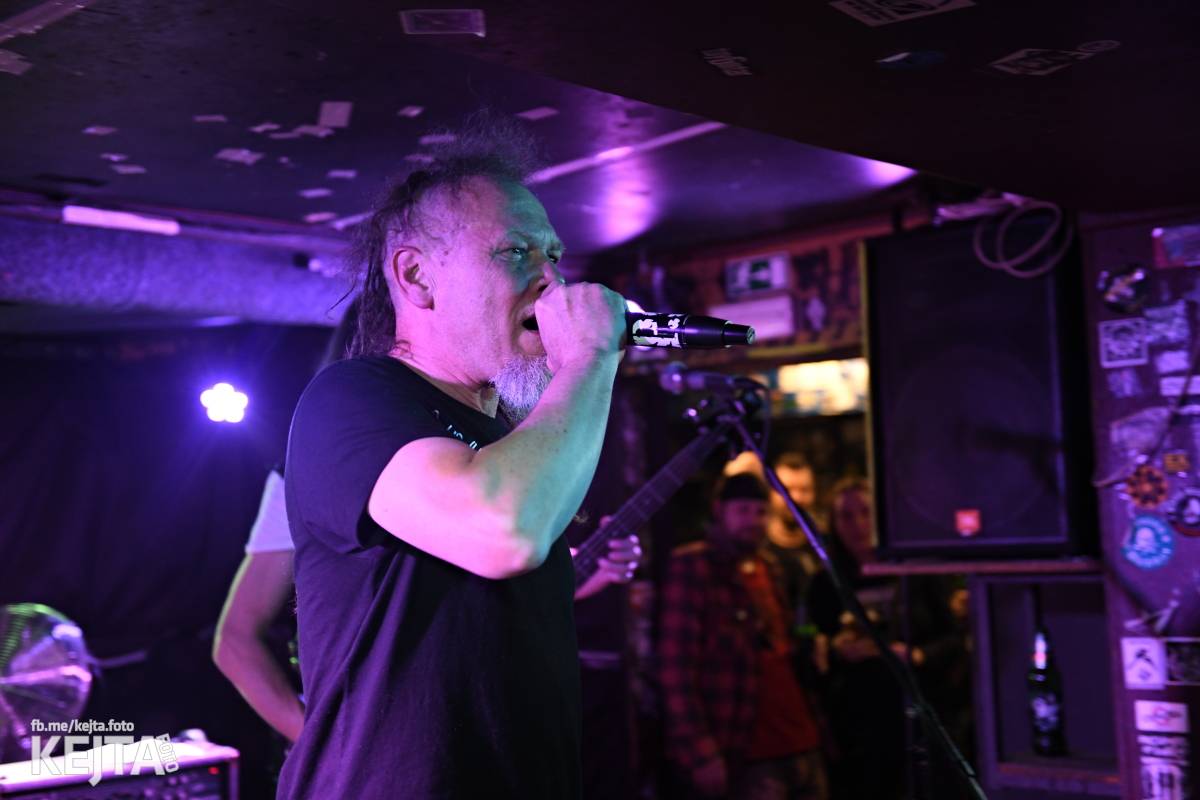 P.S. aneb Pohlavní styk obsadil strahovskou Sedmičku, klub praskal ve švech