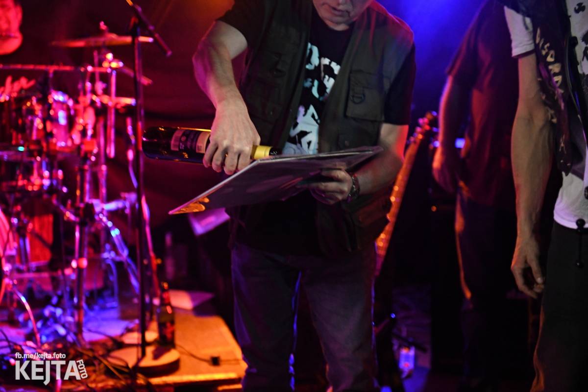 P.S. aneb Pohlavní styk obsadil strahovskou Sedmičku, klub praskal ve švech