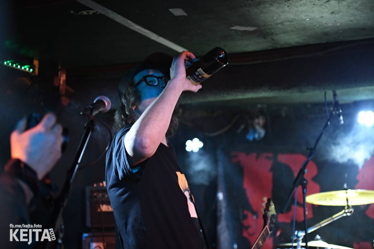 P.S. aneb Pohlavní styk obsadil strahovskou Sedmičku, klub praskal ve švech