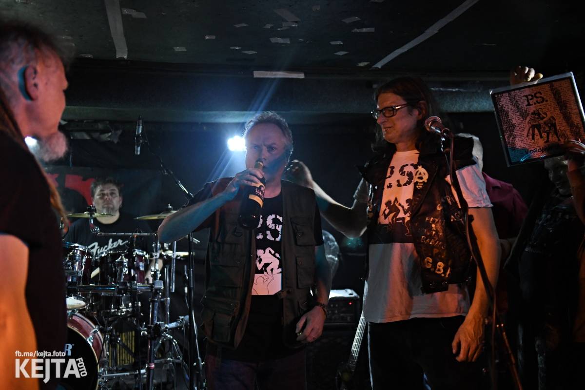 P.S. aneb Pohlavní styk obsadil strahovskou Sedmičku, klub praskal ve švech