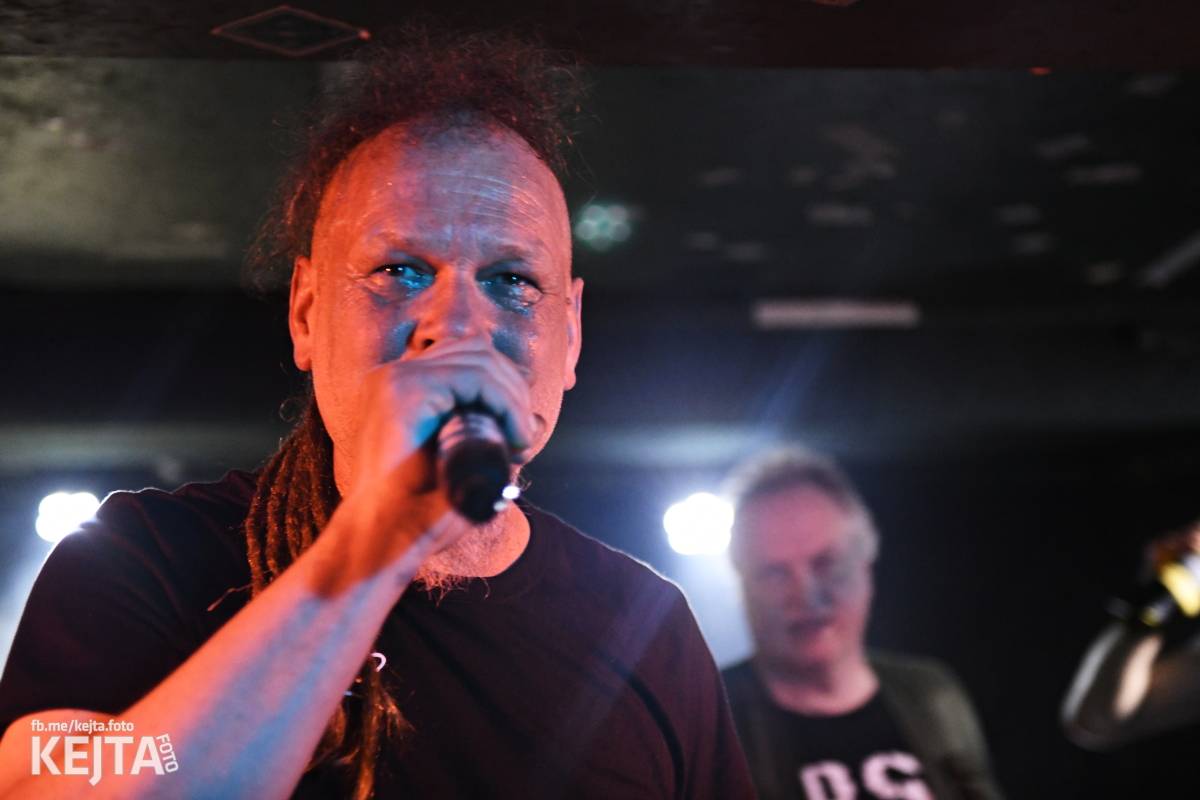 P.S. aneb Pohlavní styk obsadil strahovskou Sedmičku, klub praskal ve švech