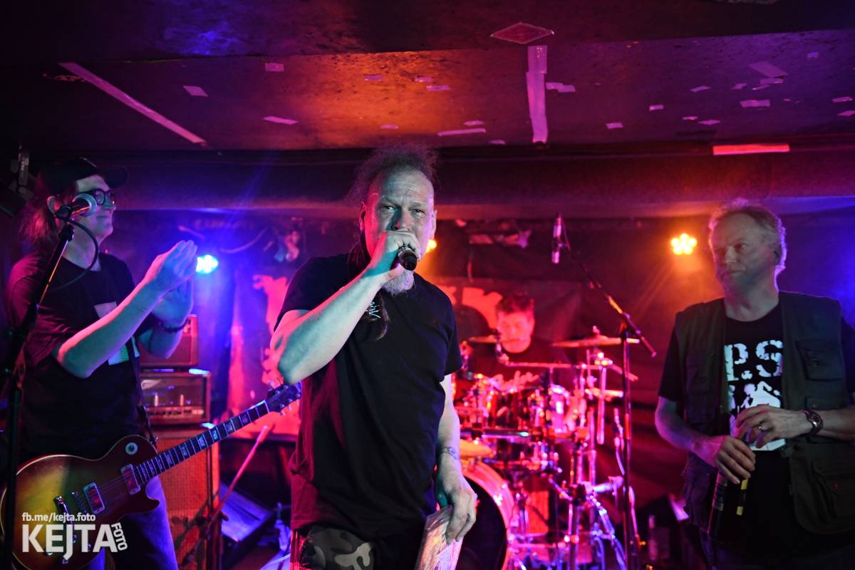 P.S. aneb Pohlavní styk obsadil strahovskou Sedmičku, klub praskal ve švech