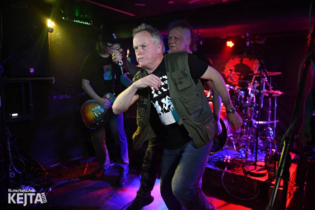 P.S. aneb Pohlavní styk obsadil strahovskou Sedmičku, klub praskal ve švech