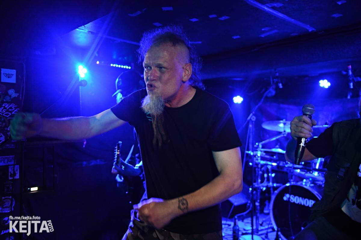 P.S. aneb Pohlavní styk obsadil strahovskou Sedmičku, klub praskal ve švech