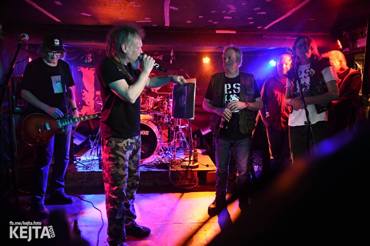 P.S. aneb Pohlavní styk obsadil strahovskou Sedmičku, klub praskal ve švech