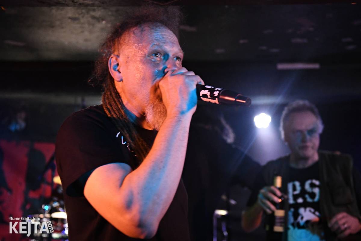 P.S. aneb Pohlavní styk obsadil strahovskou Sedmičku, klub praskal ve švech