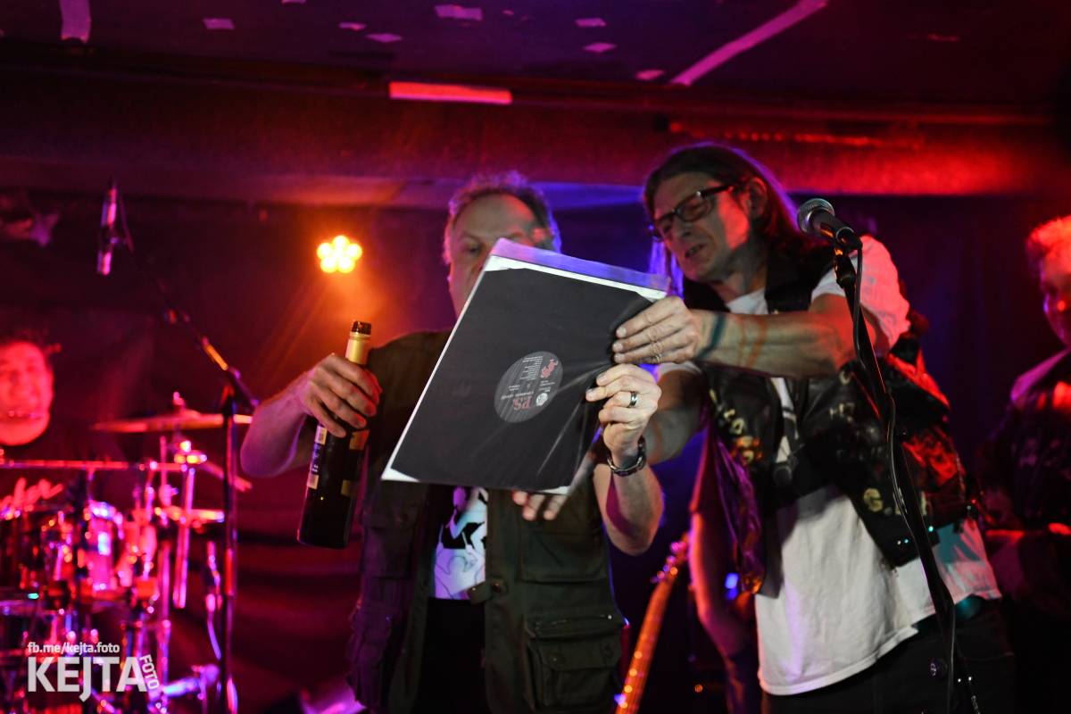 P.S. aneb Pohlavní styk obsadil strahovskou Sedmičku, klub praskal ve švech