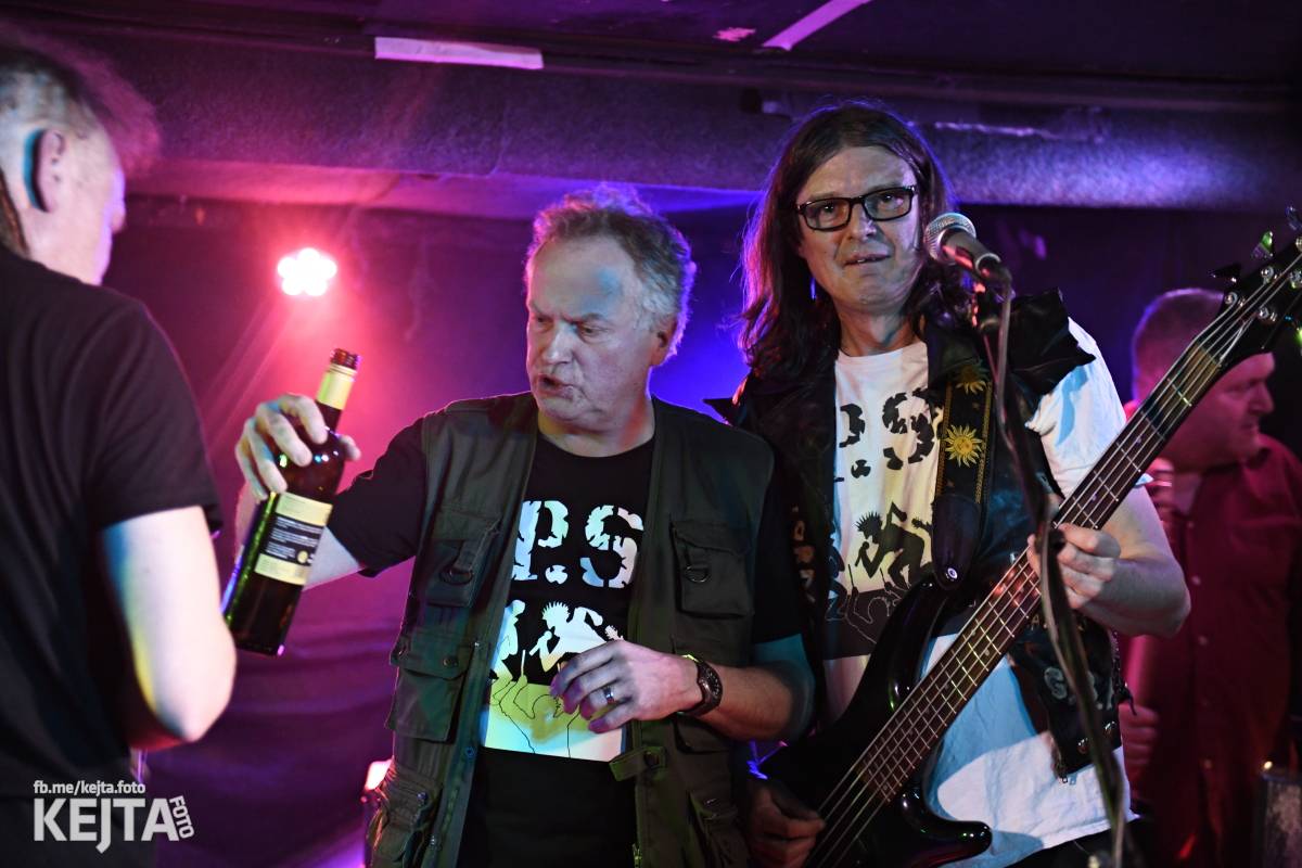 P.S. aneb Pohlavní styk obsadil strahovskou Sedmičku, klub praskal ve švech