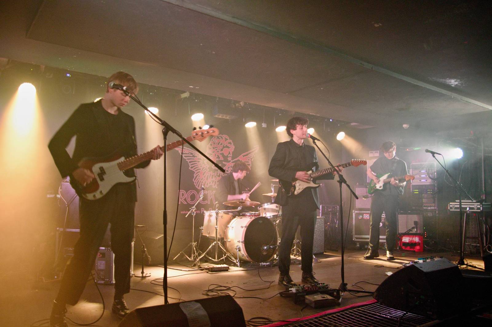 Energičtí Baits vystoupili v pražském Rock Café, podpořili je domácí Cold Meat Party