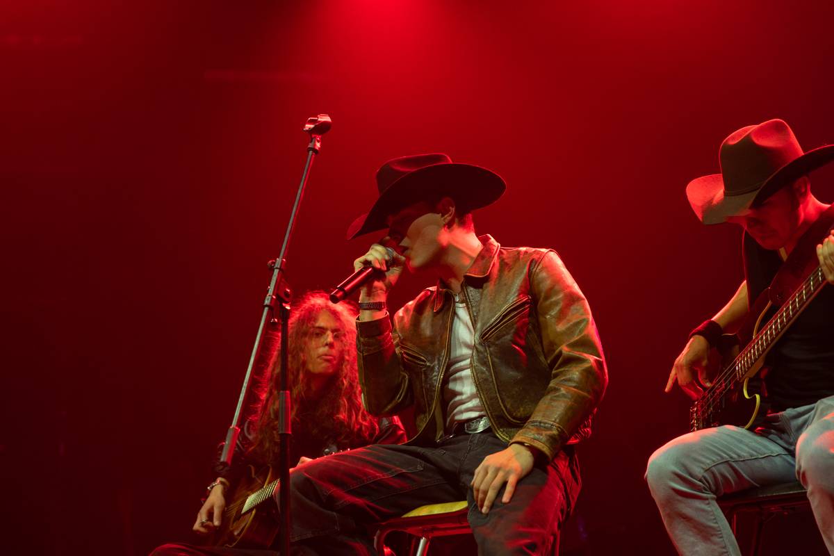 Eva Burešová rozezpívala Forum Karlín, plný sál ji dojal k slzám