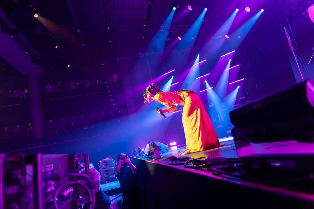 Eva Burešová rozezpívala Forum Karlín, plný sál ji dojal k slzám