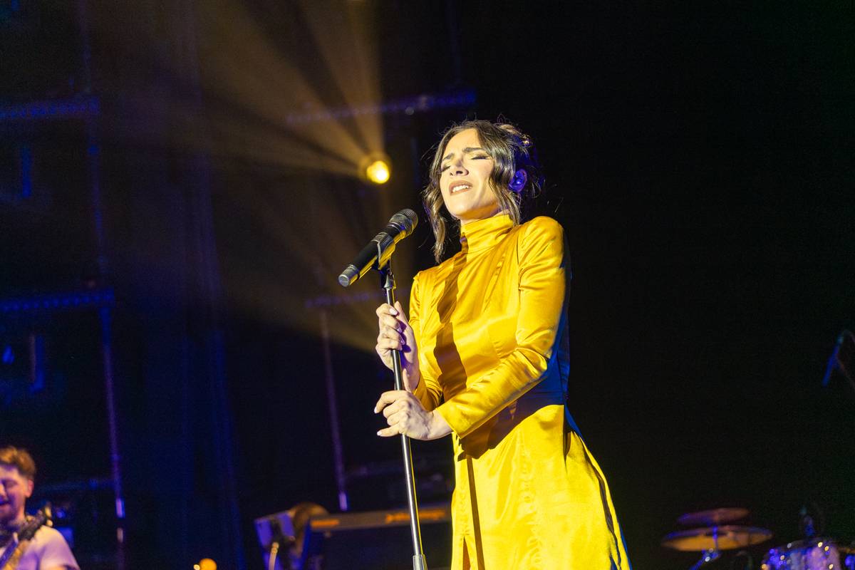 Eva Burešová rozezpívala Forum Karlín, plný sál ji dojal k slzám