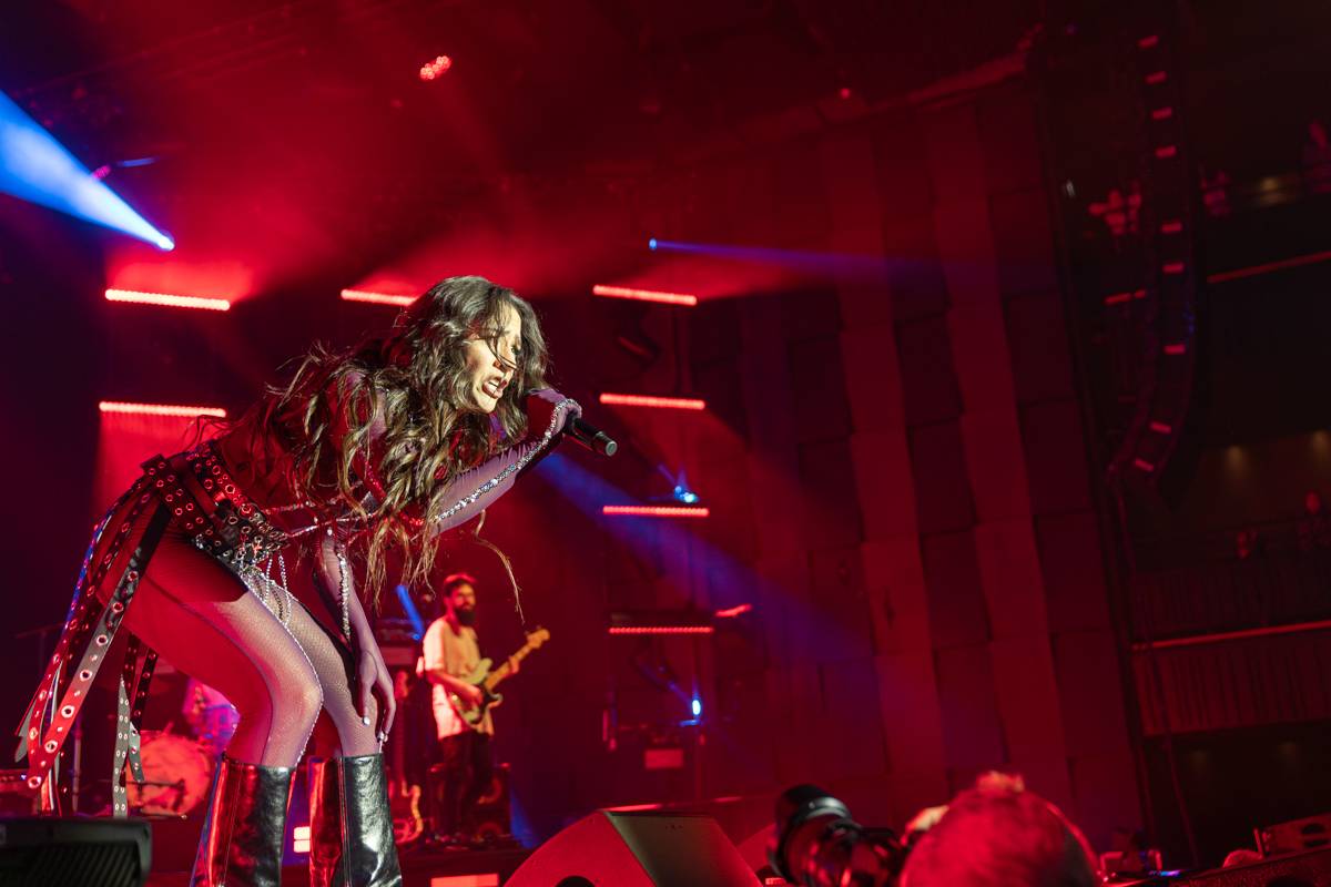 Eva Burešová rozezpívala Forum Karlín, plný sál ji dojal k slzám