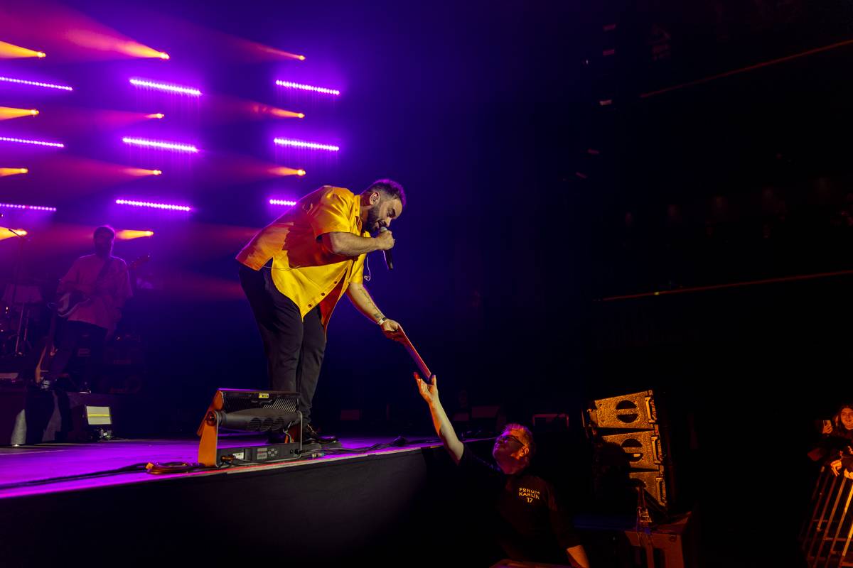 Eva Burešová rozezpívala Forum Karlín, plný sál ji dojal k slzám