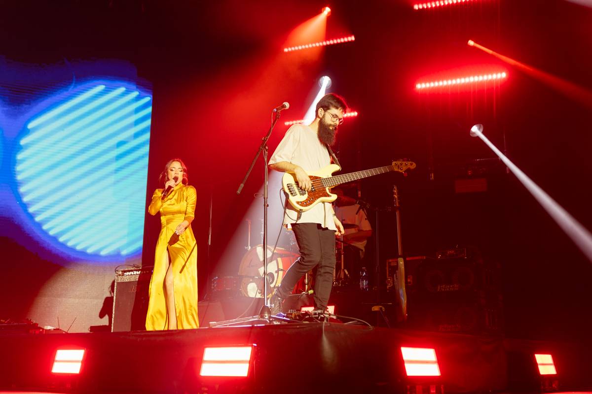 Eva Burešová rozezpívala Forum Karlín, plný sál ji dojal k slzám