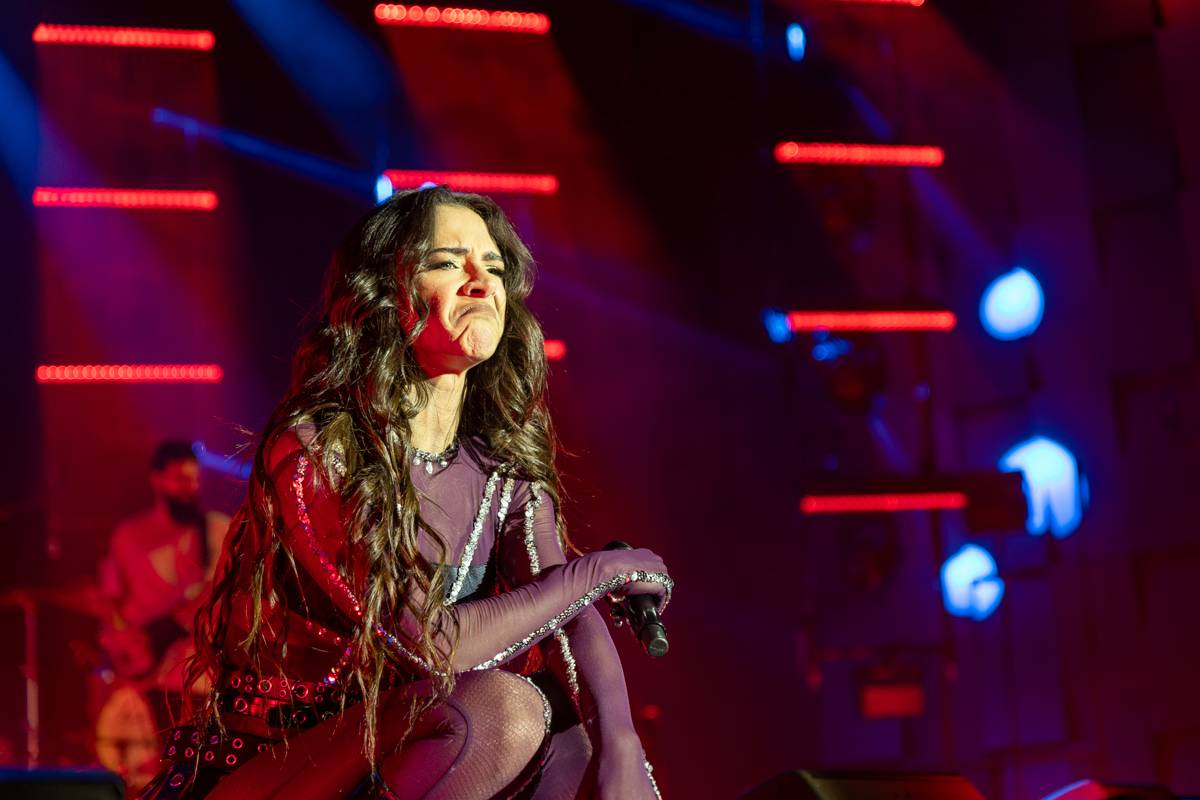 Eva Burešová rozezpívala Forum Karlín, plný sál ji dojal k slzám