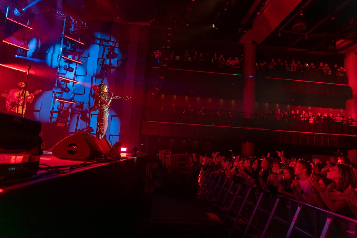 Eva Burešová rozezpívala Forum Karlín, plný sál ji dojal k slzám