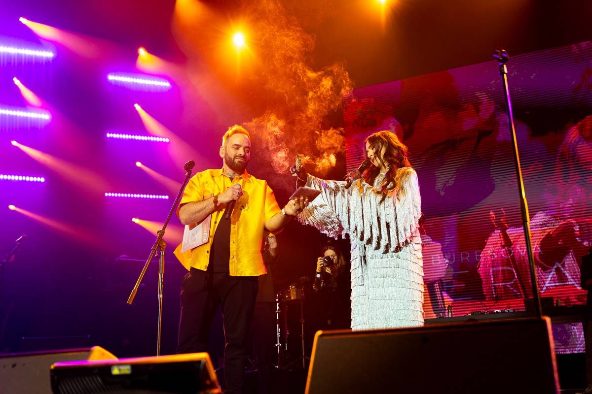 Eva Burešová rozezpívala Forum Karlín, plný sál ji dojal k slzám