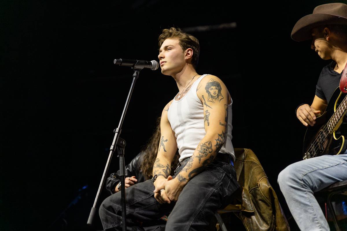 Eva Burešová rozezpívala Forum Karlín, plný sál ji dojal k slzám