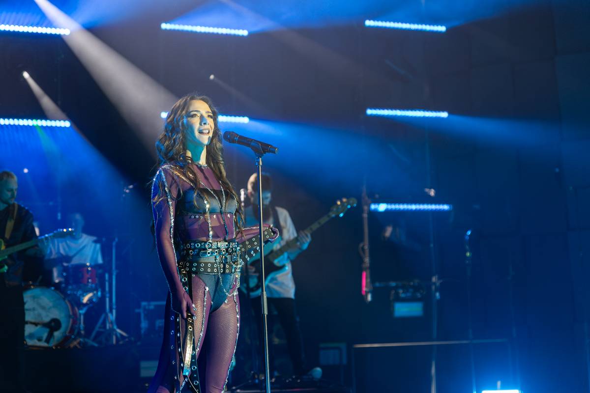 Eva Burešová rozezpívala Forum Karlín, plný sál ji dojal k slzám