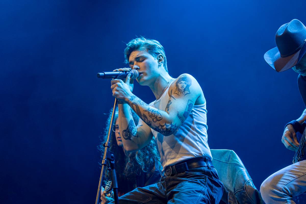 Eva Burešová rozezpívala Forum Karlín, plný sál ji dojal k slzám