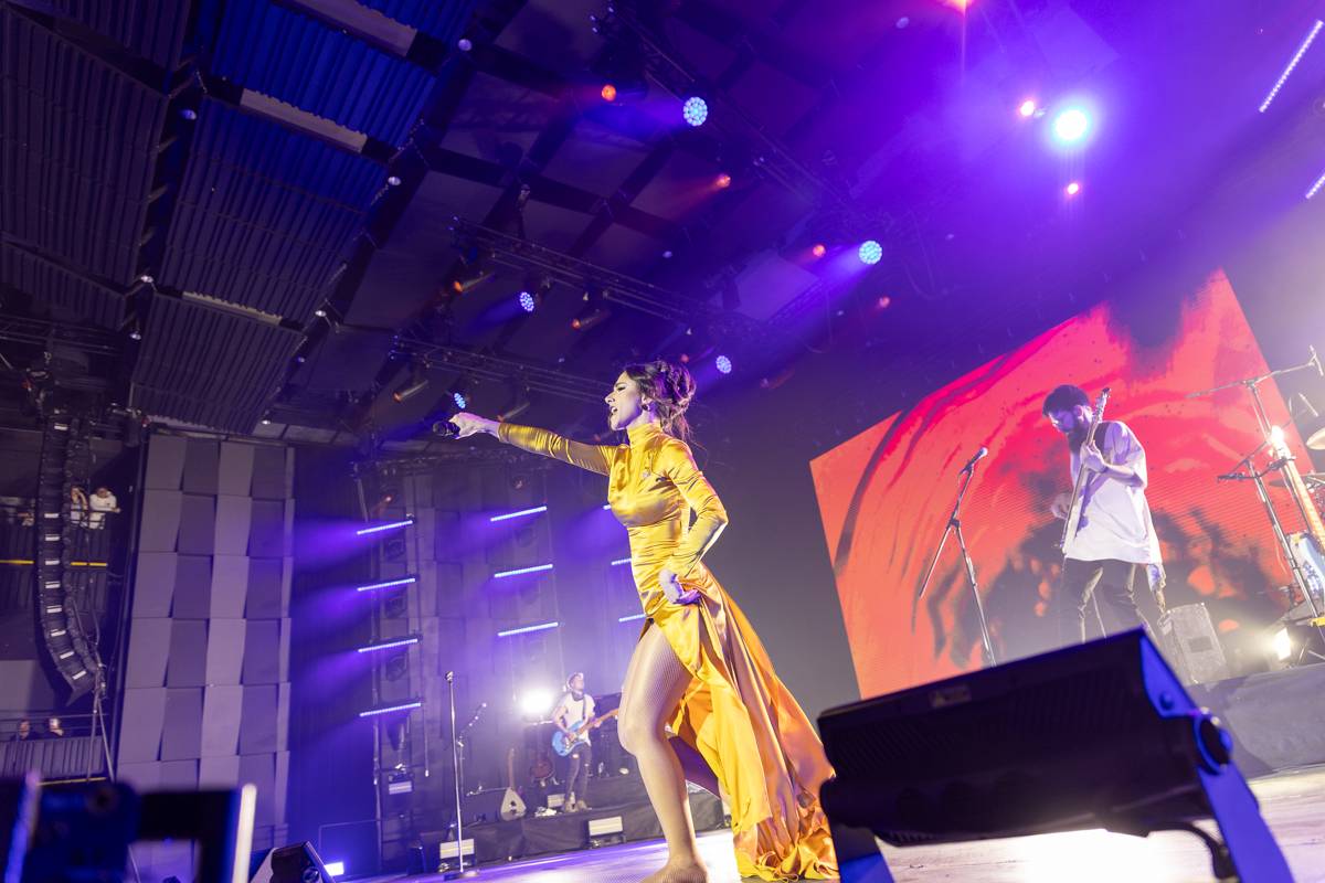 Eva Burešová rozezpívala Forum Karlín, plný sál ji dojal k slzám