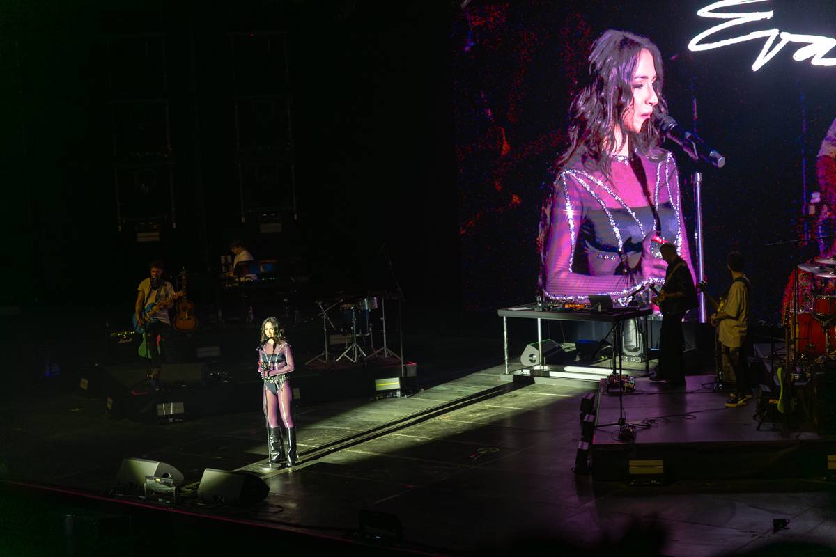 Eva Burešová rozezpívala Forum Karlín, plný sál ji dojal k slzám