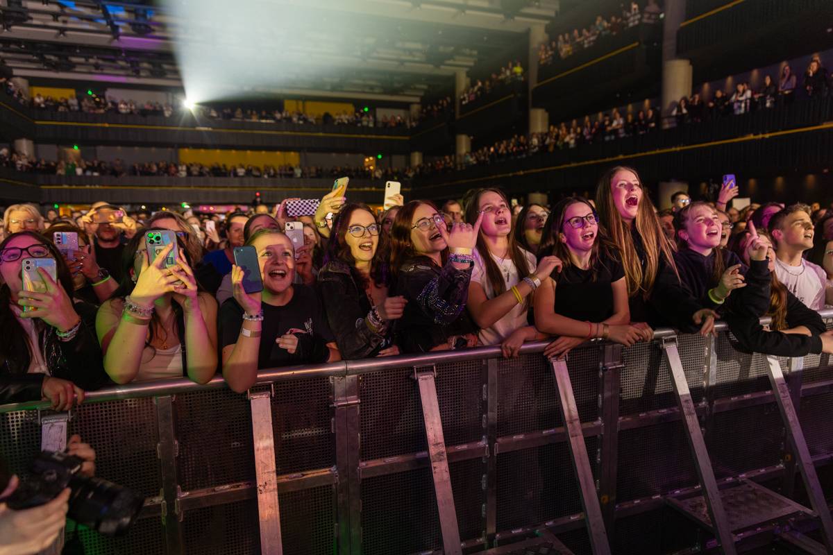 Eva Burešová rozezpívala Forum Karlín, plný sál ji dojal k slzám