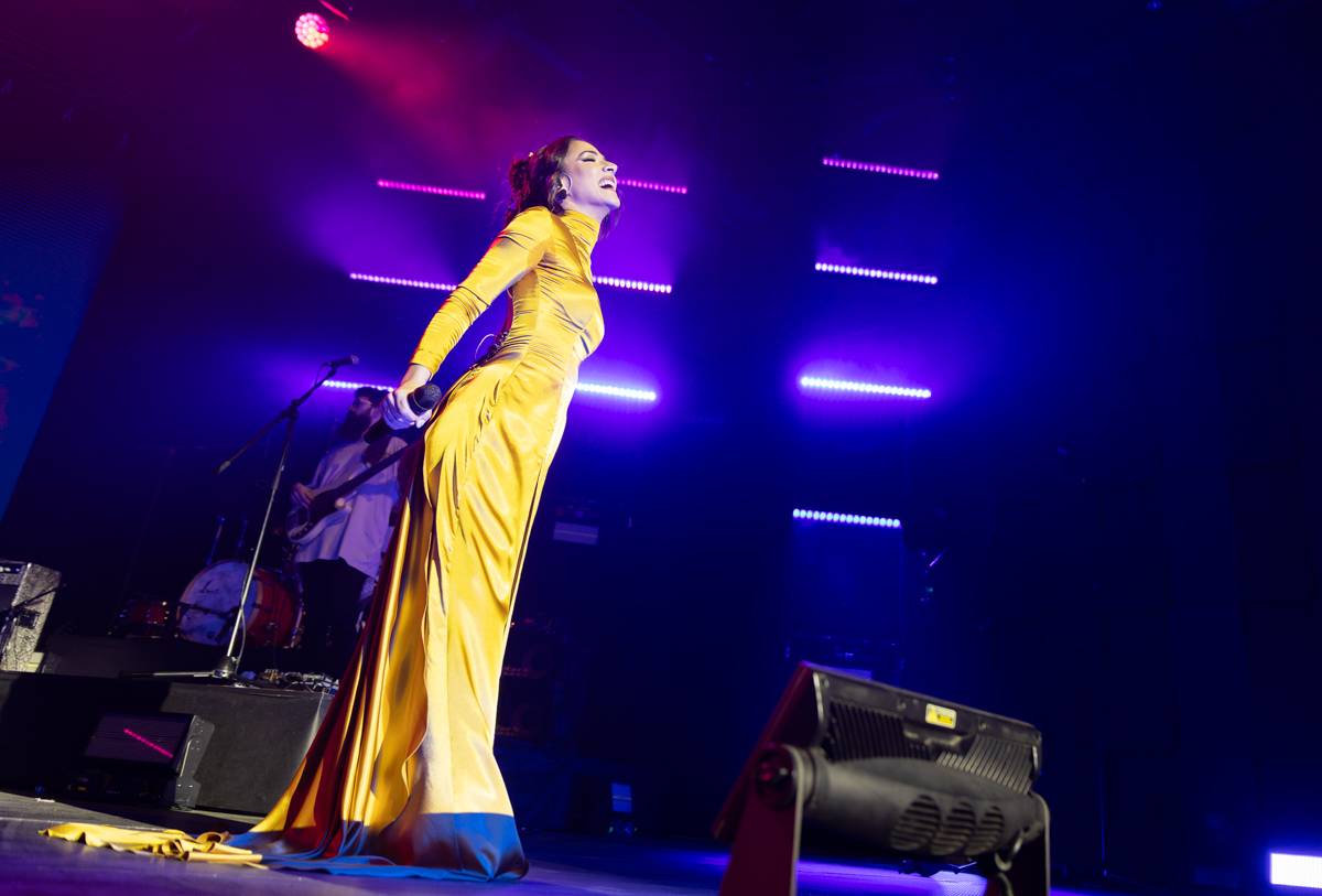 Eva Burešová rozezpívala Forum Karlín, plný sál ji dojal k slzám