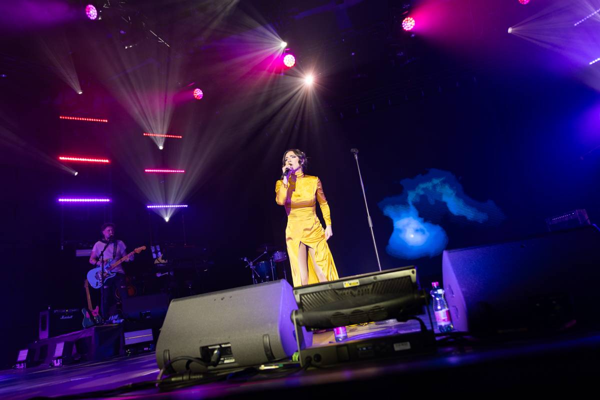 Eva Burešová rozezpívala Forum Karlín, plný sál ji dojal k slzám