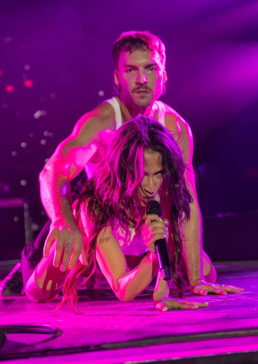 Eva Burešová rozezpívala Forum Karlín, plný sál ji dojal k slzám