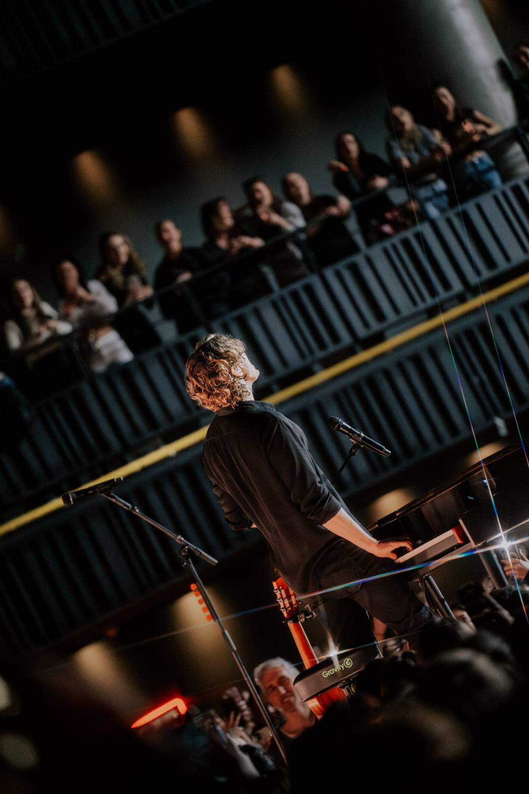 Dean Lewis se po třech letech vrátil do Prahy, vyprodal Forum Karlín